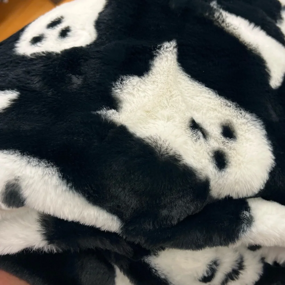 Storehouse ghost blanket